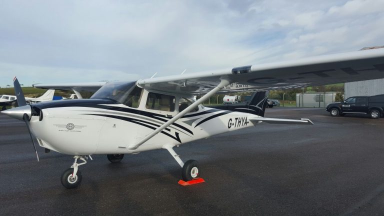 Glass Cockpit C172S G-THYA